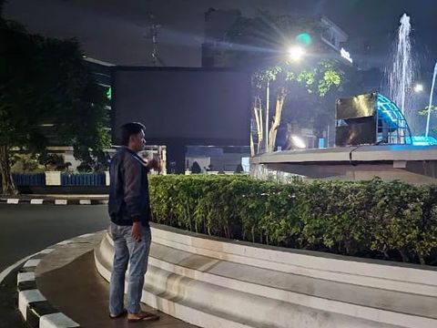 Polisi saat melakukan razia sebelum pelaksanaan aksi May Day di Semarang, Kamis (1/5/2025) dini hari.