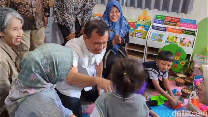 Gubernur Jateng Ahmad Luthfi saat hadir di Industropolis Batang KIT Batang., Kamis (1/5/2025).