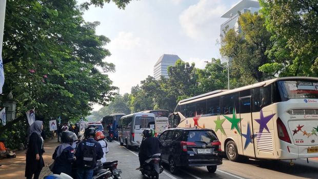 Jelang acara May Day, lalu lintas di sekitar Monas Padat.