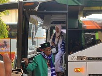 760 CJH Kloter 1 dan 2 Tulungagung Tiba di Asrama Haji Surabaya