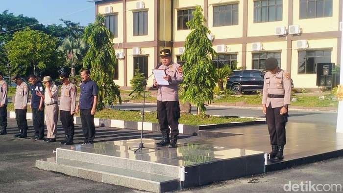 Sebanyak 920 personel diturunkan Polda Kalimantan Selatan (Kalsel) untuk mengamankan jalannya peringatan Hari Buruh. Hal ini sebagai bentuk dukungan dan partisipasi dari Polda untuk para buruh.