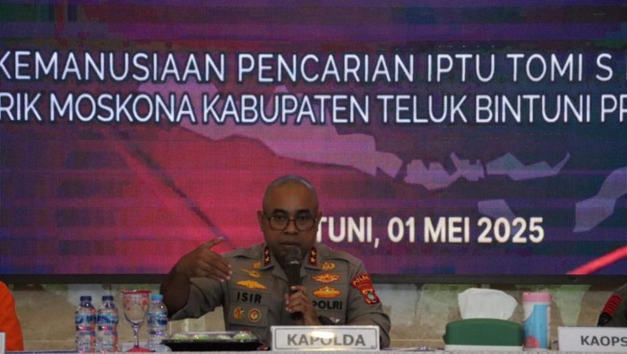 Kapolda Papua Barat Irjen Johnny Isir.