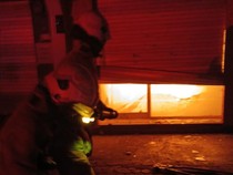 Toko Vapor-Barbershop di Surabaya Ludes Terbakar