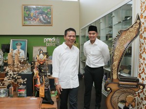 Momen Kaesang Temui Bupati Dadang Supriatna di Soreang