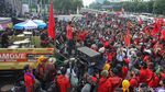 Konser di Atas Truk Goyang Massa Aksi May Day di DPR