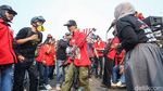 Konser di Atas Truk Goyang Massa Aksi May Day di DPR