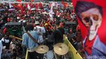 Konser di Atas Truk Goyang Massa Aksi May Day di DPR