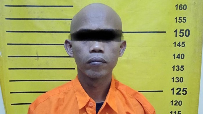 Tersangka korupsi hibah 20 ekor sapi, TM, saat ditahan di Mapolres Karanganyar. Foto diunggah Kamis (1/5/2025).