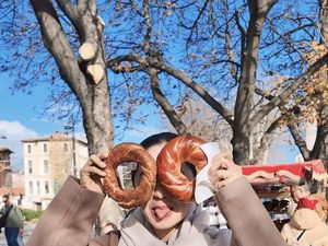 Kulineran Seru Dewi Persik Saat Makan Bagel hingga Durian