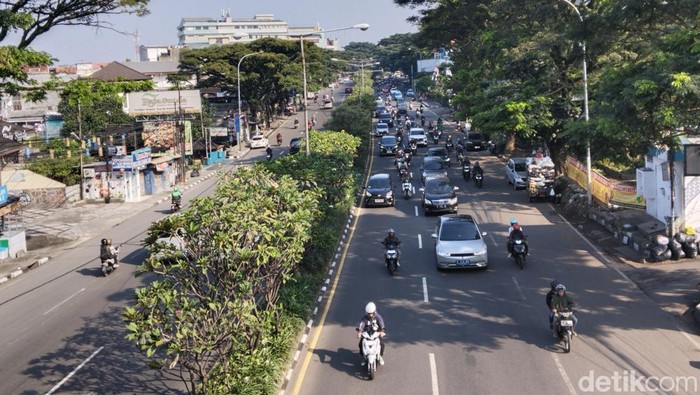 Libur Hari Buruh atau May Day, (1/5/2025) belum berdampak signifikan di Kota Bandung, Jawa Barat (Jabar). Libur Hari Buruh atau May Day, (1/5/2025) belum berdampak signifikan di Kota Bandung, Jawa Barat (Jabar).
