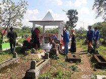 Hari Buruh, Ratusan Polisi Amankan Makam Marsinah di Nganjuk