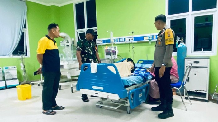 Seorang remaja di Mamuju keracunan setelah salah minum air bercampur racun rumput. Korban kini dalam perawatan dan kondisi membaik.