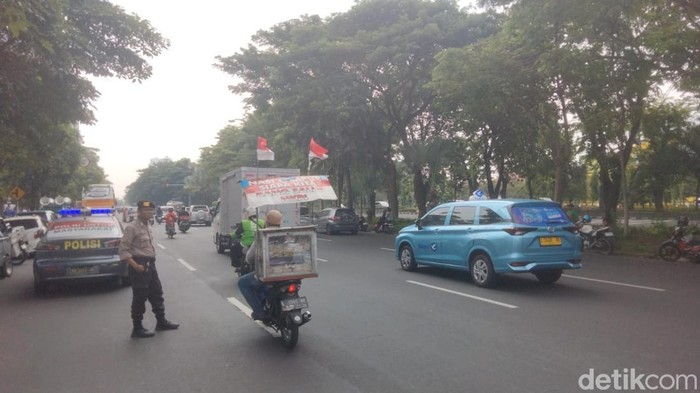 Massa buruh mulai berkumpul di Surabaya