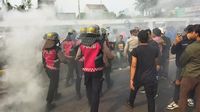 

<p><strong>Aksi May Day di Gedung DPR/MPR RI Dinodai Kerusuhan: Polisi Amankan Belasan Terduga Anarko</strong></p>
<p>” title=”</p>
<p><strong>Aksi May Day di Gedung DPR/MPR RI Dinodai Kerusuhan: Polisi Amankan Belasan Terduga Anarko</strong></p>
<p>“></p>
				            					        </div>
				        		    </div>
		    		    <div class=