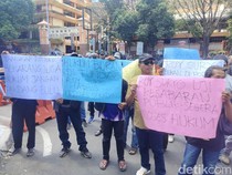 Datangi Polresta Malang Kota, Massa Pecinta Jokowi Laporkan Roy Suryo