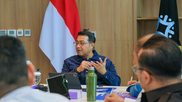 Menteri Ekonomi Kreatif Teuku Riefky Harsya
