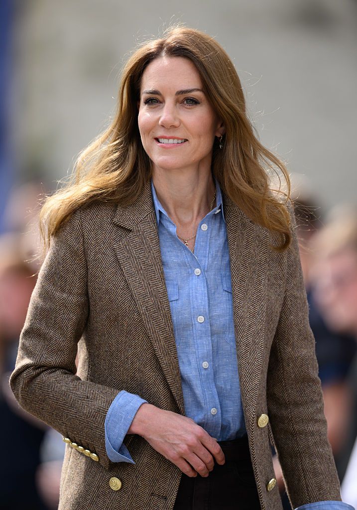 TOBERMORY, SCOTLAND - APRIL 29: Prince William, Prince of Wales, known as the Duke of Rothesay and Catherine, Princess of Wales, known as the Duchess of Rothesay when in Scotland, during a tour of an artisan market on April 29 in Tobermory, Scotland. The Prince and Princess of Wales are on a two-day visit to the Isles of Mull and Iona on the 29th and 30th of April to engage with rural island communities. During their time on the islands, they will connect with local residents, highlighting the value of social bonds and underscoring the importance of safeguarding and advocating for the natural environment. (Photo by Karwai Tang/WireImage)