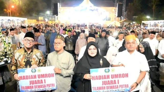 Pemberian hadiah umrah bagi juara MTQ ke-52 Sibolga