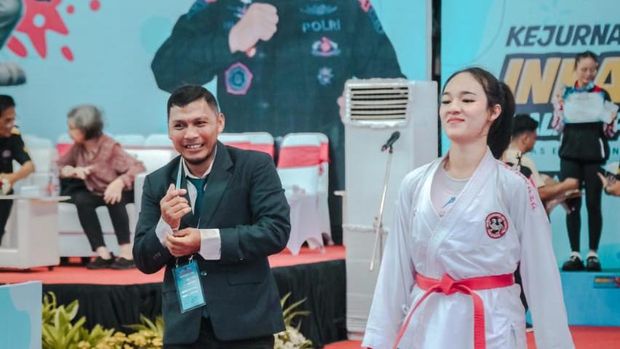 Polwan Polda Riau, Bripda Jessica Tety Debora meraih medali emas di Kejuaraan Silent Knight Open Karate Championship di Kuala Lumpur, Malaysia yang diselenggarakan tanggal 25-27 April 2025.