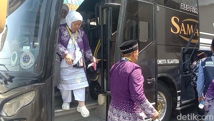 Potret Kedatangan Kloter Pertama Calhaj Jabar di Embarkasi Kertajati