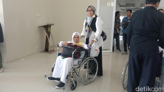 Potret Kedatangan Kloter Pertama Calhaj Jabar di Embarkasi Kertajati