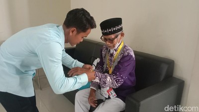 Potret Kedatangan Kloter Pertama Calhaj Jabar di Embarkasi Kertajati