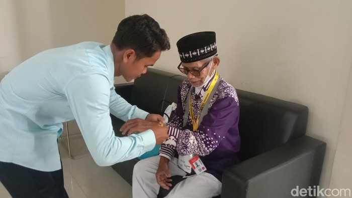 Potret Kedatangan Kloter Pertama Calhaj Jabar di Embarkasi Kertajati Potret Kedatangan Kloter Pertama Calhaj Jabar di Embarkasi Kertajati