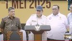 Momen Heboh Prabowo Kaosan Usai Lepas Baju Safari saat May Day