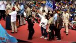 Momen Heboh Prabowo Kaosan Usai Lepas Baju Safari saat May Day