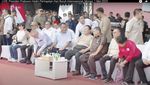 Momen Heboh Prabowo Kaosan Usai Lepas Baju Safari saat May Day Momen Heboh Prabowo Kaosan Usai Lepas Baju Safari saat May Day