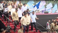 Setelah menikmati acara, Prabowo kemudian meninggalkan panggung. Prabowo meninggalkan Monas didampingi Seskab Letkol Teddy Indra Jaya.