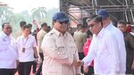 Potret Prabowo Naik Turun Panggung untuk Salami Buruh di Monas