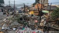 Warga sekitar diimbau untuk tidak kembali mendirikan bangunan di atas saluran air. Penertiban ini diharapkan menjadi solusi jangka panjang dalam mencegah banjir tahunan di kawasan Tambun Selatan.