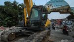 Ratusan Bangli di Jalur Air Bekasi Akhirnya Rata dengan Tanah