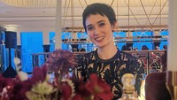 Renata Kusmanto menebar senyuman manis di postingan Instagram miliknya. Foto: Instagram@renata711