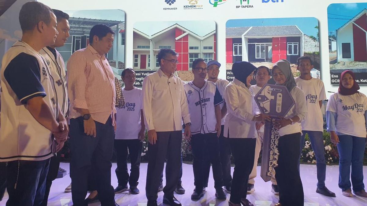 May Day! Pemerintah Serahkan 100 Rumah Subsidi untuk Buruh