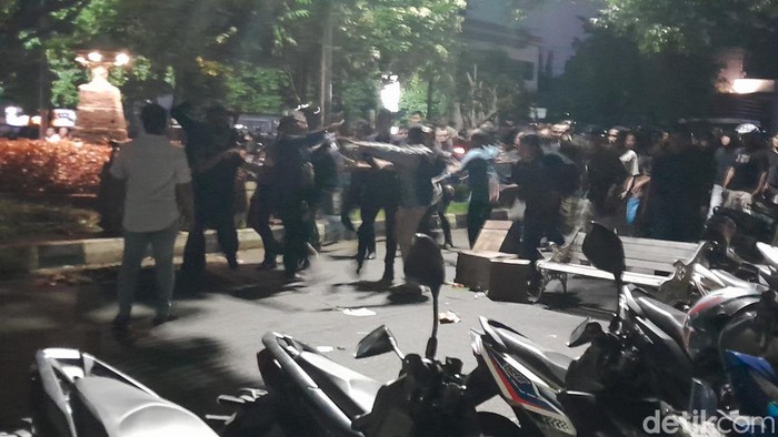 Suasana terkini kampus Undip Peleburan Semarang usai aksi buruh ricuh, Kamis (1/5/2025).