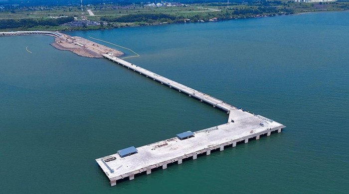 PT Brantas Abipraya (Persero) membangun Terminal Multipurpose Batang di Kawasan Industri Terpadu Batang (KITB), Kabupaten Batang, Jawa Tengah. Dengan adanya terminal ini, diharapkan dapatmeningkatkan efisiensi logistik, dan menciptakan lapangan kerja bagi masyarakat sekitar.