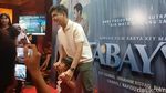 Moana Anteng Banget Temani Teuku Ryan Datang ke Acara Film