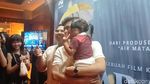 Moana Anteng Banget Temani Teuku Ryan Datang ke Acara Film
