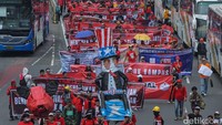 Ogoh-ogoh berbentuk mantan Presiden Amerika Serikat Donald Trump muncul dalam aksi peringatan Hari Buruh (May Day) di depan Gedung DPR RI, Jakarta, Kamis (1/5/2025). Boneka besar tersebut dibawa oleh sejumlah massa buruh sebagai simbol kritik terhadap kapitalisme global yang dianggap menyudutkan kelas pekerja.