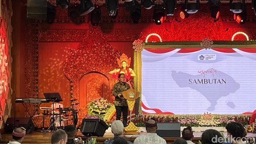 Wagub Bali I Nyoman Giri Prasta saat memberi sambutan dalam acara gala lunch IFSC Climbing World Cup 2025 di Rumah Jabatan Gubernur Bali, Kamis (1/5/2025). (Foto: Rizki Setyo/detikBali)