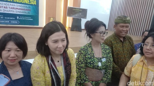 Wakil Menteri (Wamen) Pemberdayaan Perempuan dan Perlindungan Anak (PPPA) Veronica Tan saat berada di Buleleng, Kamis (1/5/2025). (Made Wijaya Kusuma)