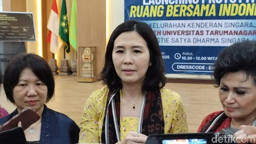 Wakil Menteri (Wamen) Pemberdayaan Perempuan dan Perlindungan Anak (PPPA) Veronica Tan saat berada di Buleleng, Kamis (1/5/2025). (Made Wijaya Kusuma)