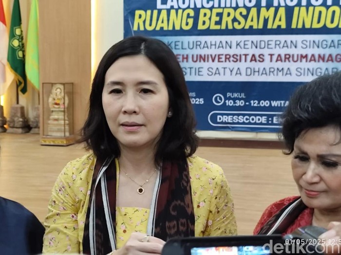 Wakil Menteri (Wamen) Pemberdayaan Perempuan dan Perlindungan Anak (PPPA) Veronica Tan saat berada di Buleleng, Kamis (1/5/2025). (Made Wijaya Kusuma)