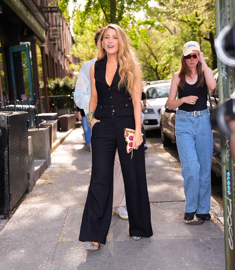 Blake Lively promosi film 'Another Simple Favor' di New York City.