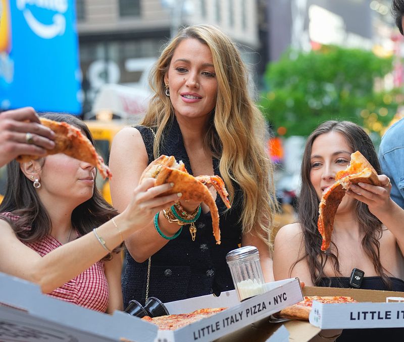 Blake Lively promosi film 'Another Simple Favor' di New York City.