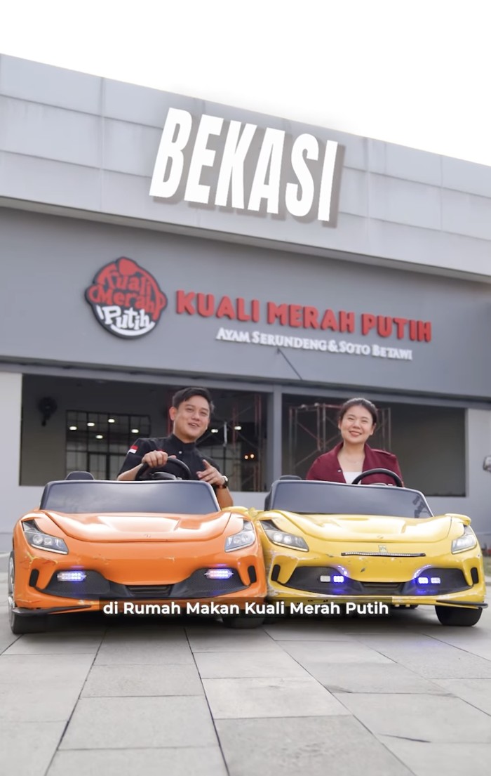 Bobon Santoso Buka Restoran, Ayam Serundeng dan Soto Betawi Jadi Jagoan! Bobon Santoso Buka Restoran, Ayam Serundeng dan Soto Betawi Jadi Jagoan!