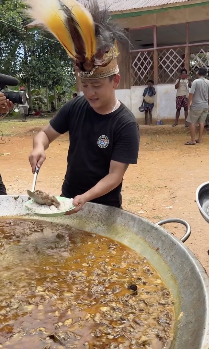 Bobon Santoso Buka Restoran, Ayam Serundeng dan Soto Betawi Jadi Jagoan! Bobon Santoso Buka Restoran, Ayam Serundeng dan Soto Betawi Jadi Jagoan!