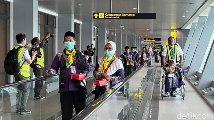 CJH kloter pertama Jatim berangkat ke tanah suci